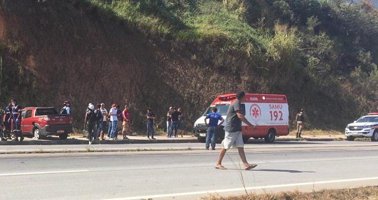 Ap S Capotamento Homem Jogado Para Fora Do Carro E Morre Na Hora Na