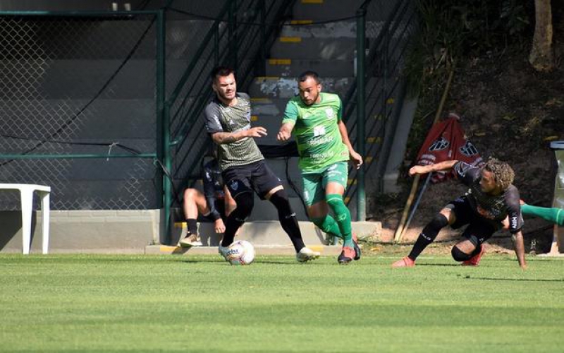 Artilheiro do América ganha confiança com gol em jogo treino