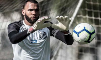 Galo monitora situação para ter goleiro Everson, que pede rescisão com o Santos