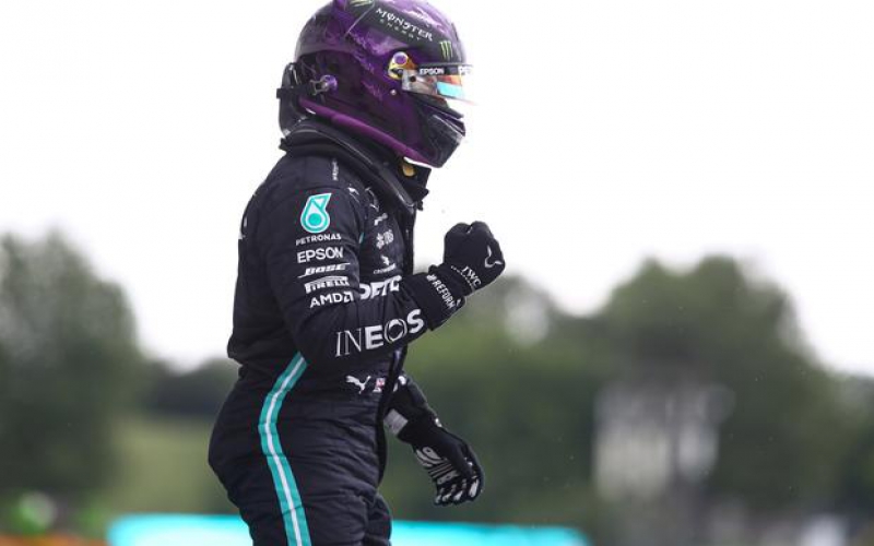 Lewis Hamilton domina e faz a pole position do GP da Hungria