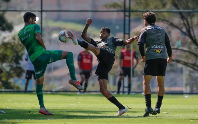 Marrony comemora boa atuação pelo Galo na vitória sobre o América em jogo treino