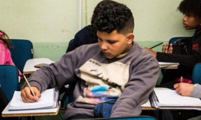 Projeto cria auxílio inclusão digital de R$ 70 para alunos da escola pública