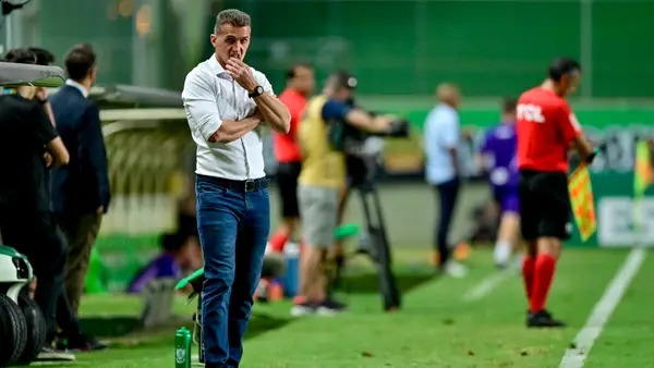 ‘Meu ciclo não acabou ainda’ diz Mancini sobre chance de demissão no América