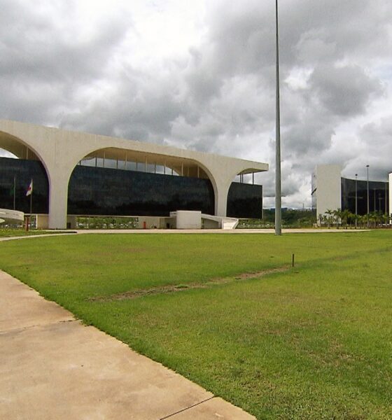 governo-de-mg-recorre-contra-decisao-que-determina-pagamento-integral-aos-professores-no-5o-dia-util