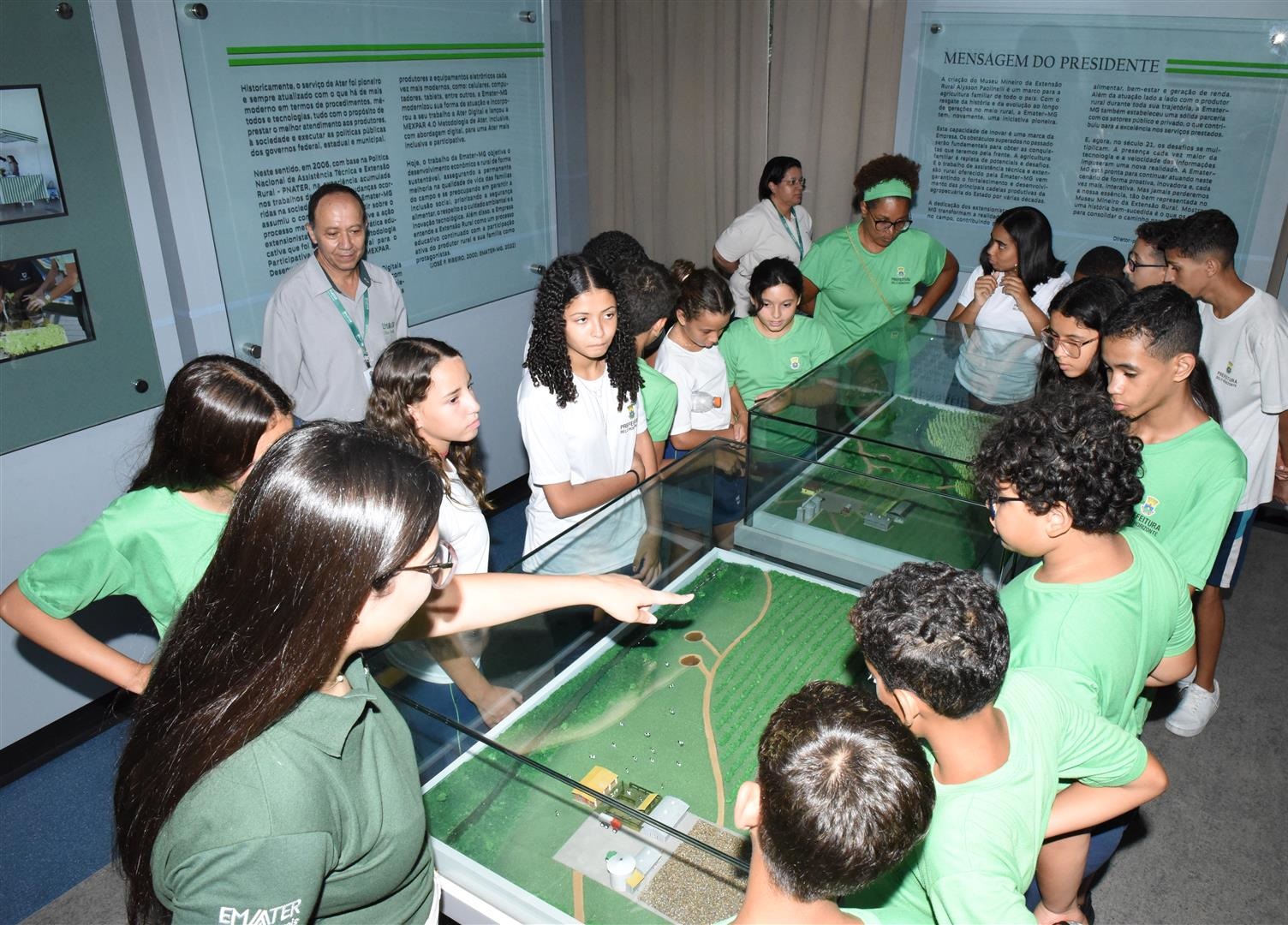 em-visita-ao-museu -alysson-paolinelli,-alunos-aprendem-sobre-a-historia-do-setor-e-da-agropecuaria