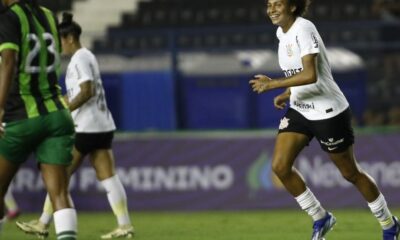 brasileiro-feminino:-corinthians-goleia-america-para-assumir-lideranca