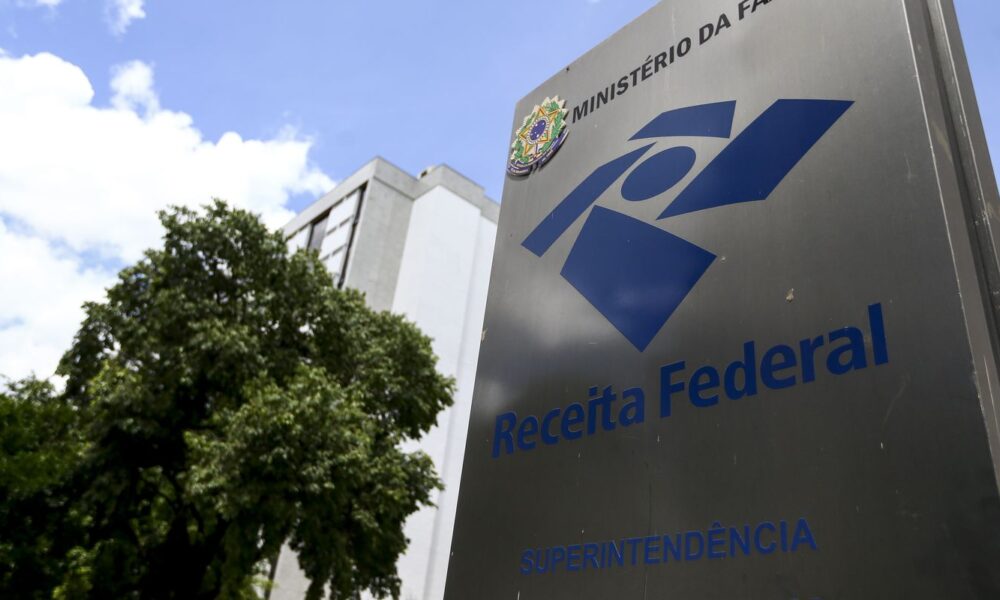 autuacoes-da-receita-federal-sobem-65%-em-2023-e-somam-r$-225,5-bi