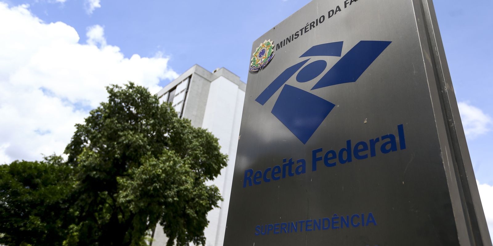 autuacoes-da-receita-federal-sobem-65%-em-2023-e-somam-r$-225,5-bi