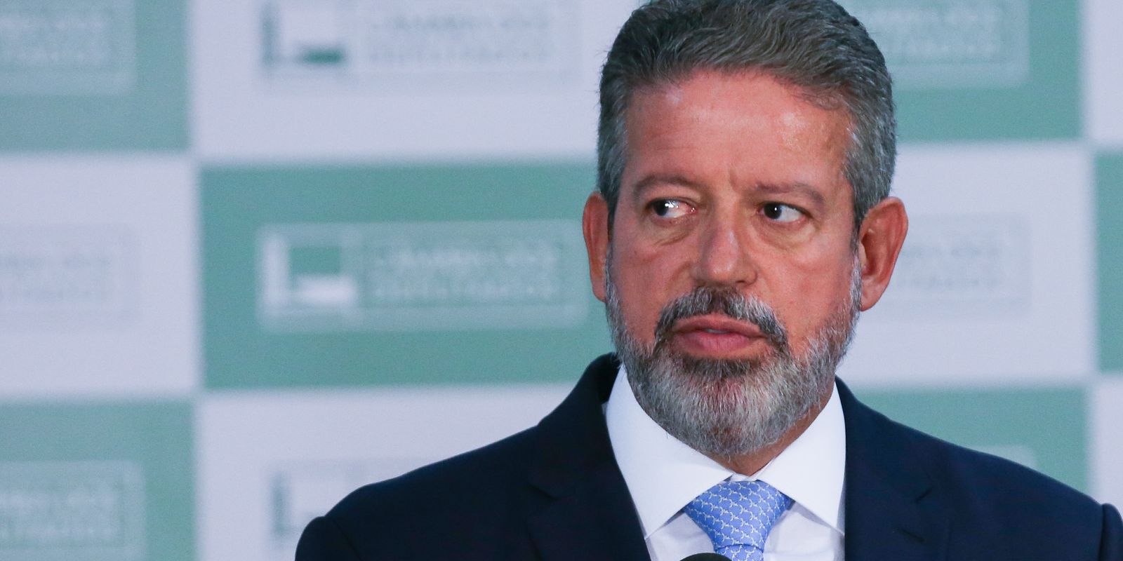 lira-critica-padilha;-ministro-reage-com-video-de-lula