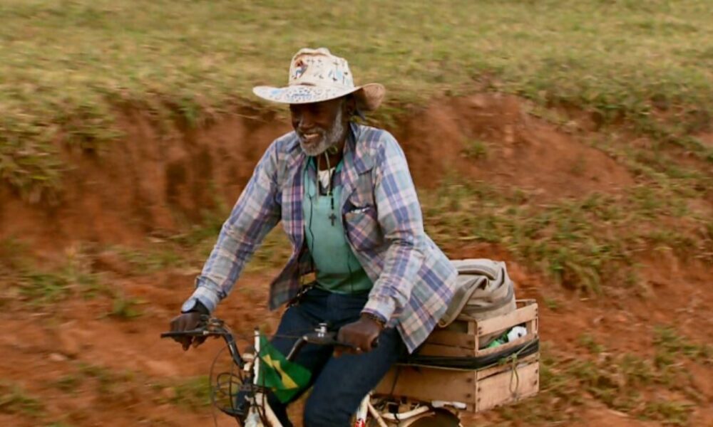 morador-de-zona-rural-pedala-16-km-para-tratamento-de-hemodialise-em-mg