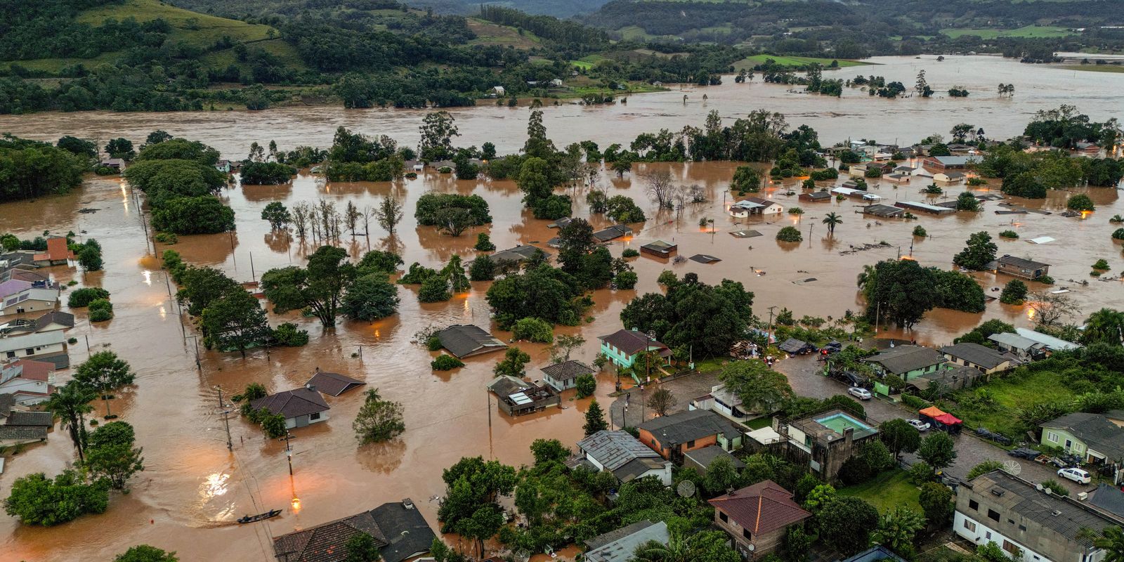 saude-envia-profissionais,-medicamentos-e-insumos-ao-rs