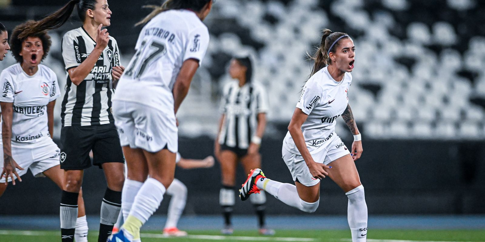 corinthians-bate-botafogo-e-mantem-lideranca-do-brasileiro-feminino