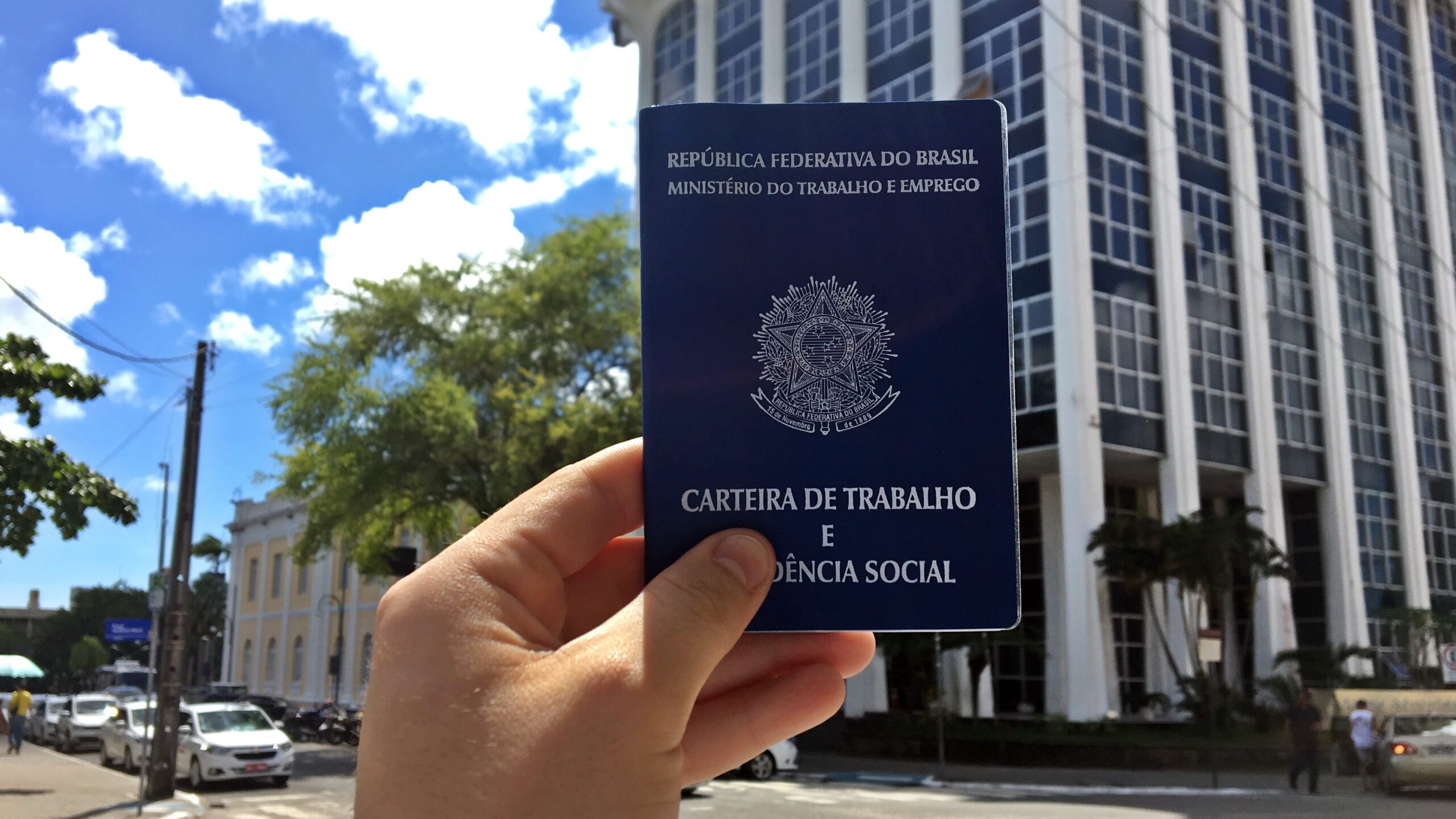 apos-assinatura-de-convenio,-sine-de-uberaba-tambem-vai-emitir-carteira-de-trabalho