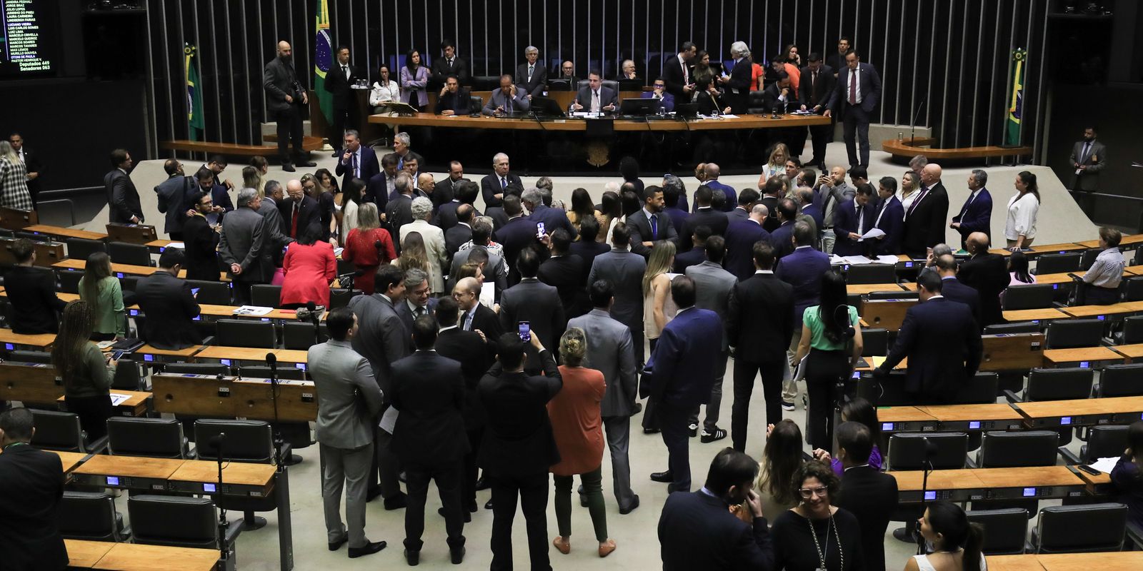 congresso-aprova-alteracoes-no-orcamento-para-facilitar-apoio-ao-rs